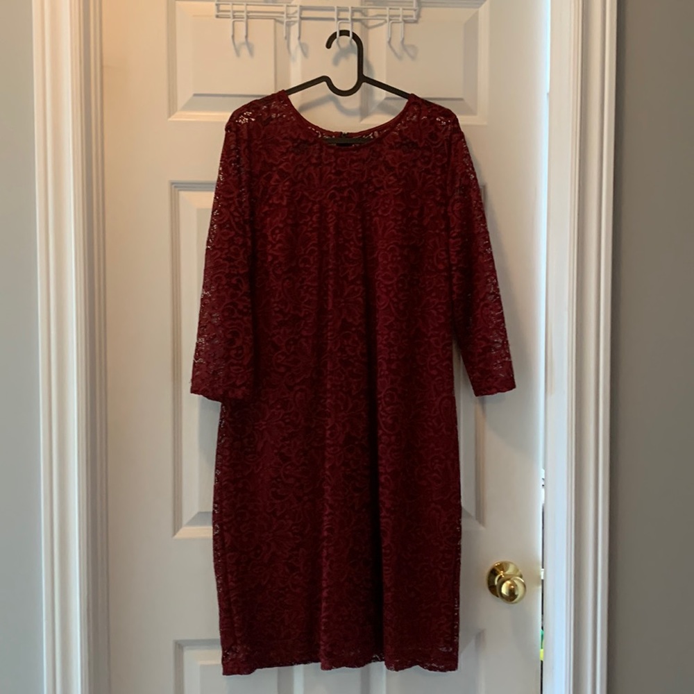 Elegant Lace Midi Dress in Rich Burgundy